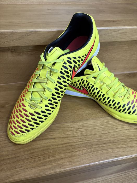 Обувки за футбол Nike