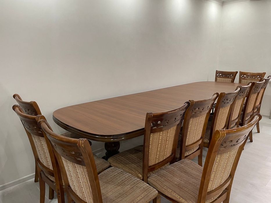 Стол  4,5 м со стулями 10 шт