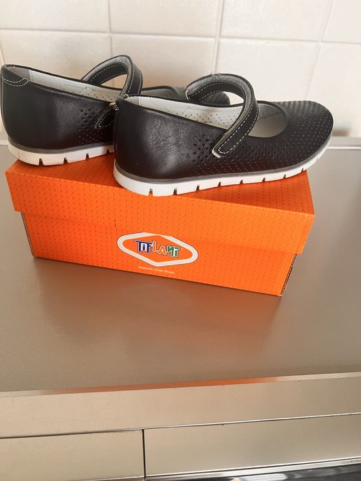 Продам детские туфли