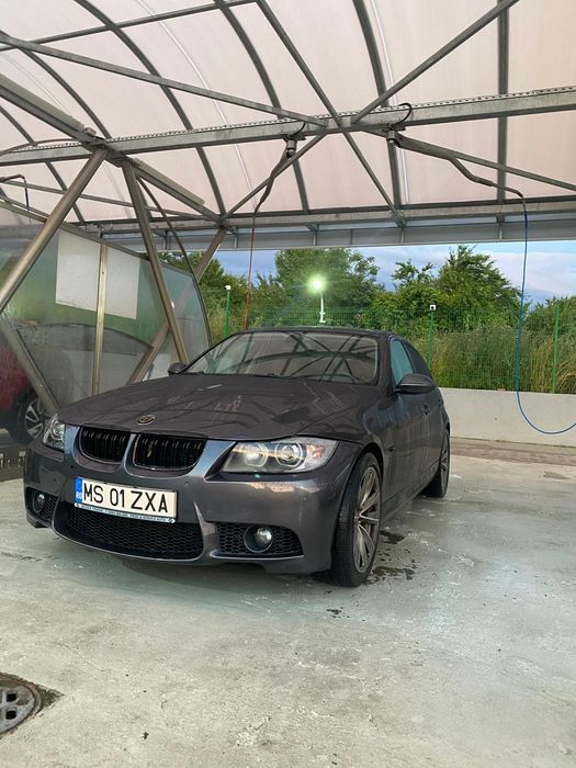 Vând BMW seria 3 E90 an 2008 2.0 L, Diesel, cu motor defect N47D20A