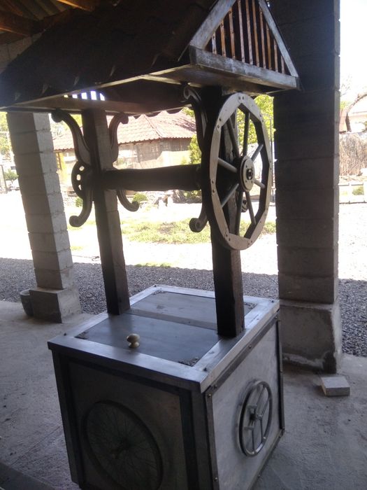 Декоративный колодец