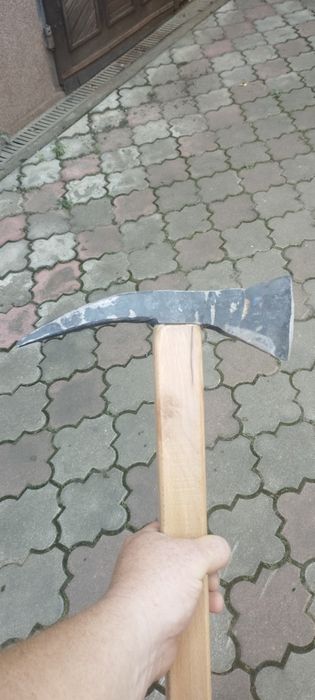 Piolet ( toporas, toiag ) de drumetie