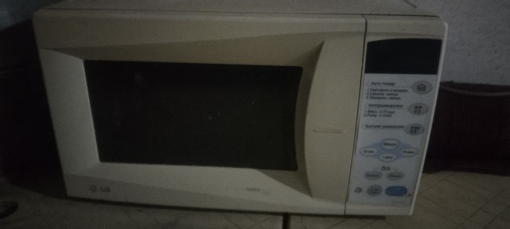 Продаётся микроволновая печь.