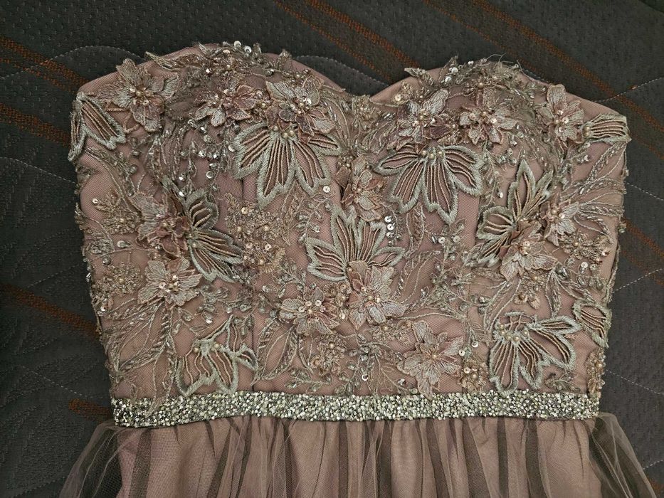 Рокля за абитуриентски бал