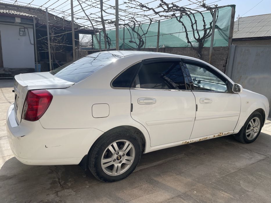 Lasetti 1.8 avtomat 2009 yil gaz