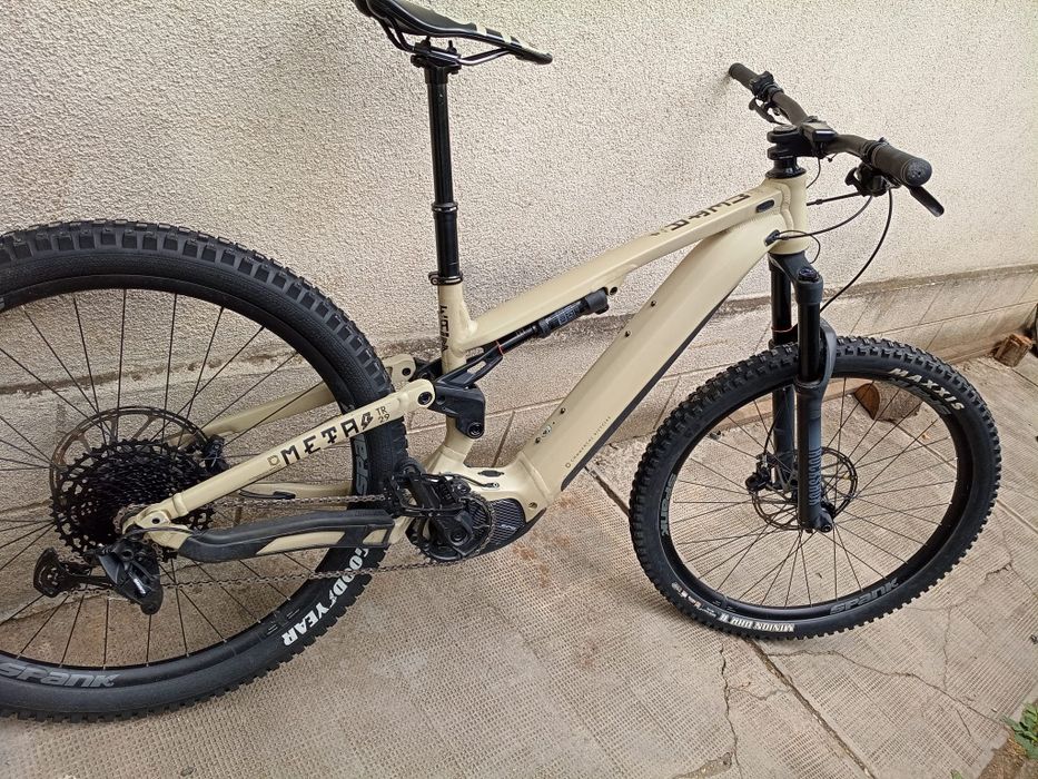 Bicicleta electrică Commencal full suspensie