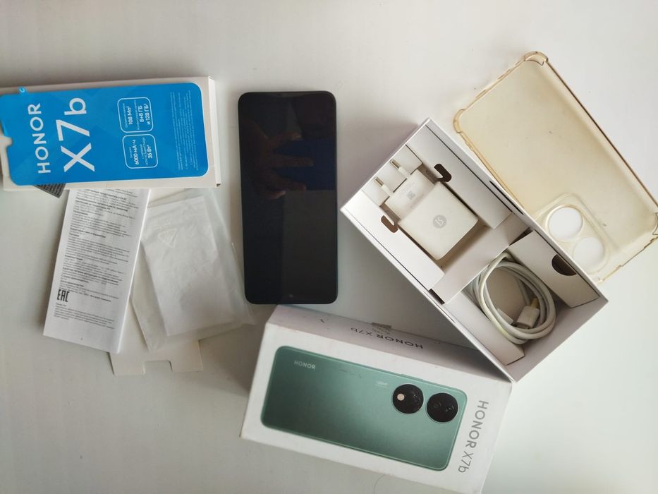 Продаю телефон HONOR X7b