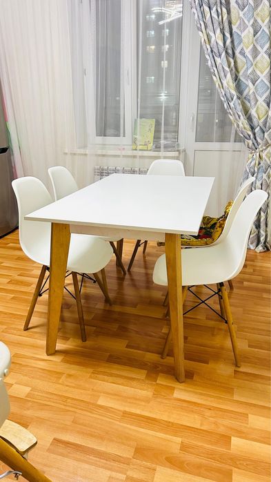 Стол со стульями