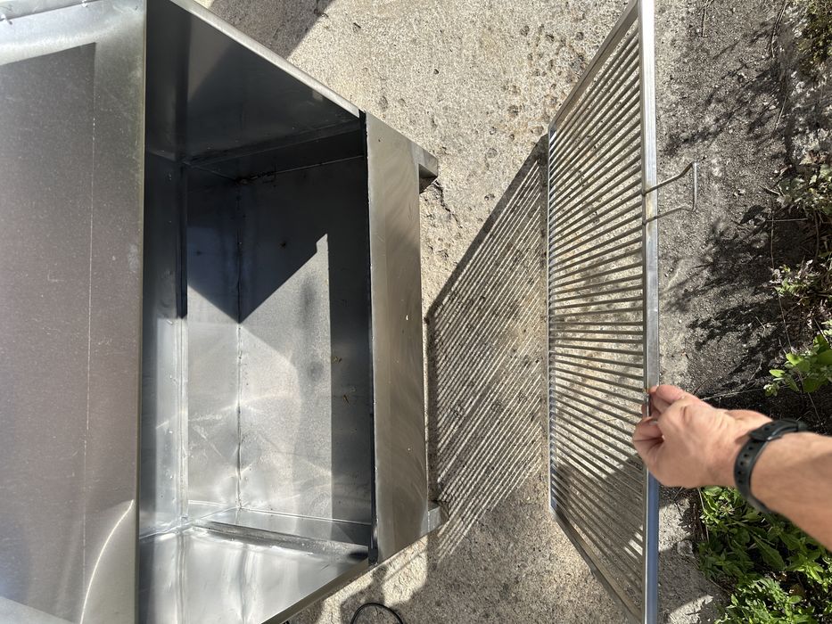 Grătar profesional din inox, nou, cu șamotă – 80 × 50 cm