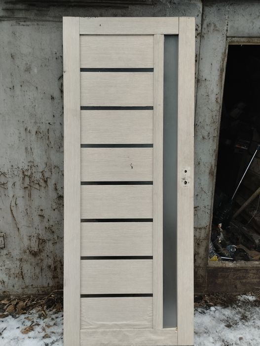 Продам межкомнатную дверь.