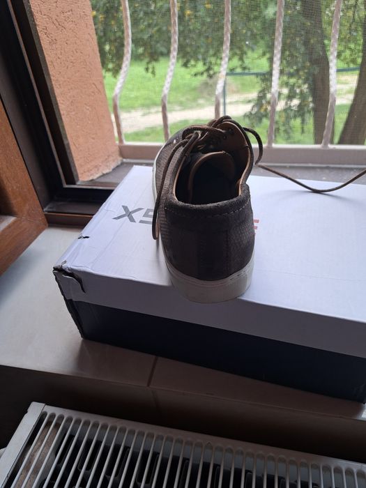 Adidași piele întoarsă