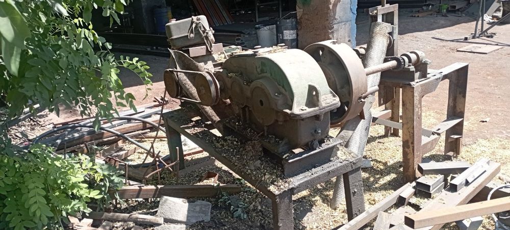 Редуктор, электродвигатель.