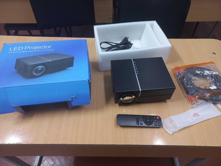 Proyektor Lumens Yg450