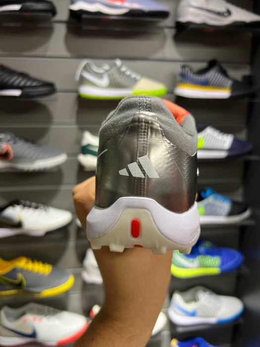Сороконожки Adidas Predator