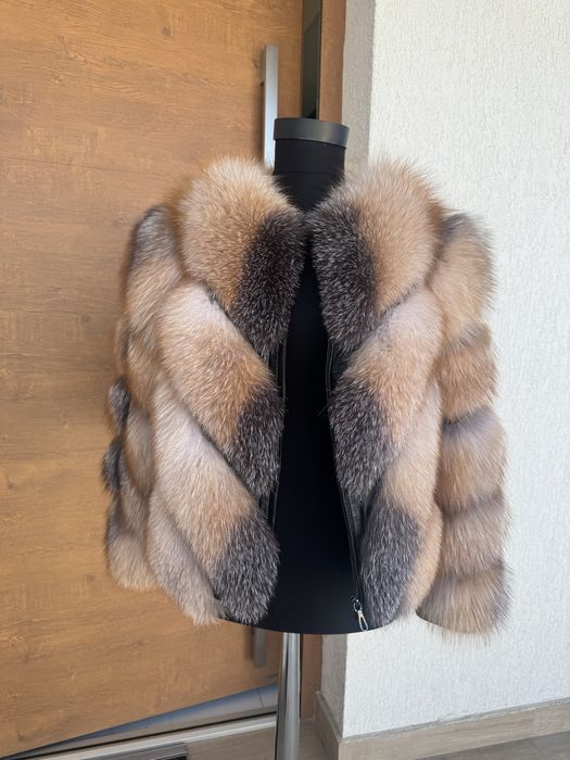 Vand haina de blana din vulpe canadiana roscata la 1499lei