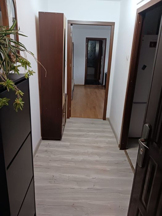 Inchiriez apartament
