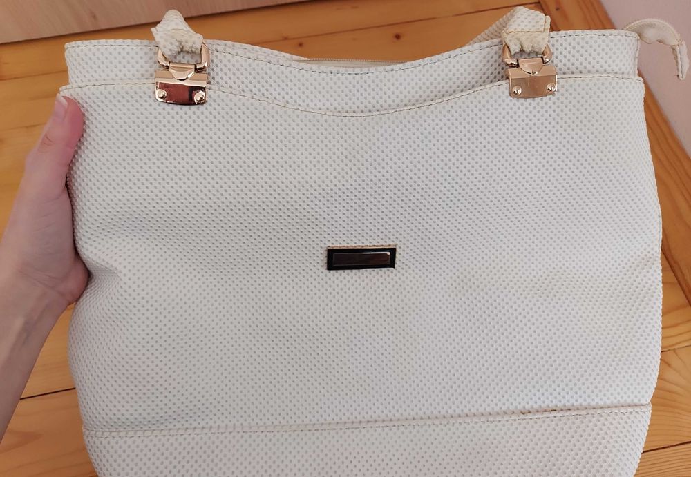 Дамска бяла чанта