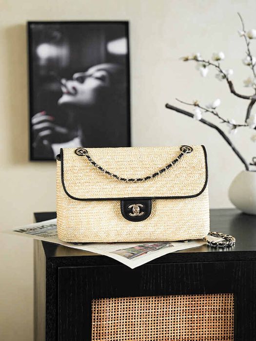 Дамска чанта Chanel Small Flap Beige
