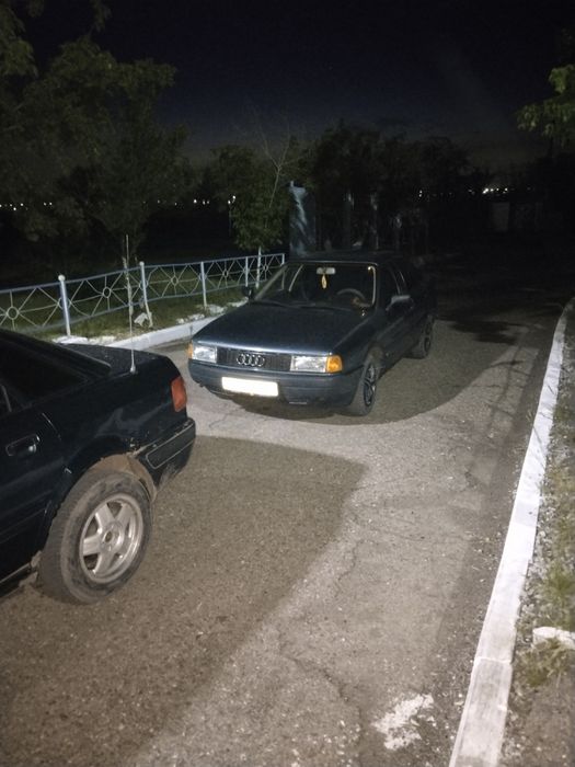 Правая фара audi 80 Hella, оригинал