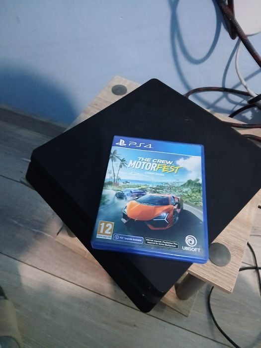 Ps4 slim със играта The crew motorfest