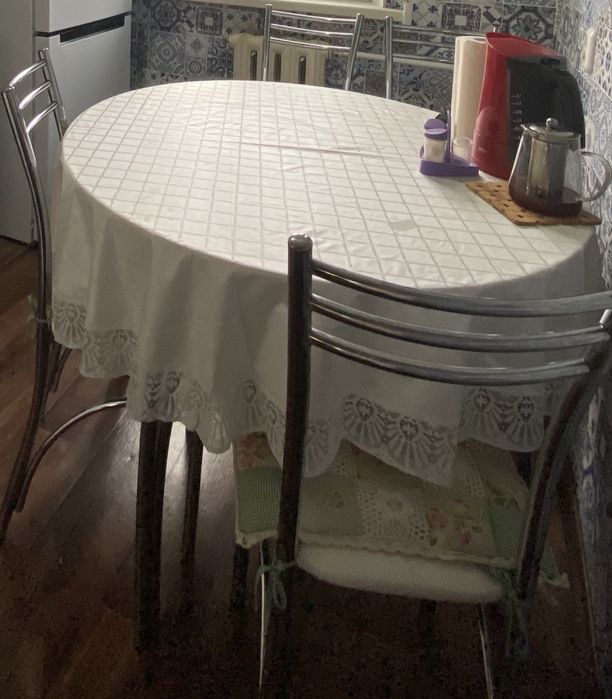 Продается стол со стульями