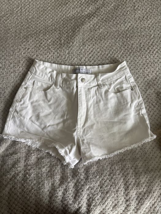Къси панталони.