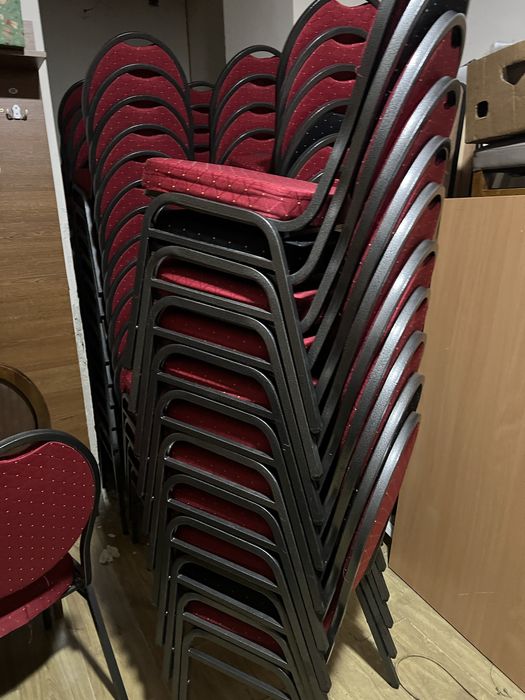 Vand scaune eveniment