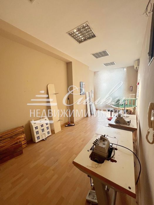 Дава се под наем Офис в Шумен, Център - 18 кв.м за 127.5 € - Снимка #1