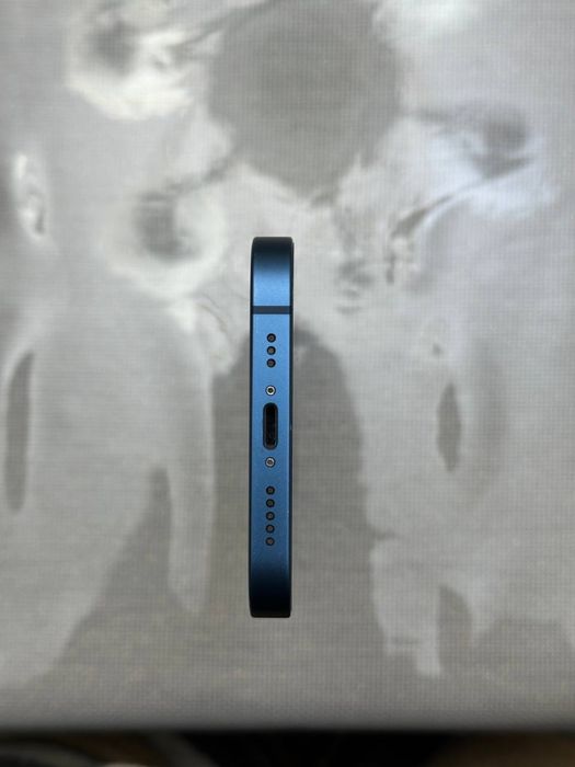 Продам iPhone 13 на запчасть