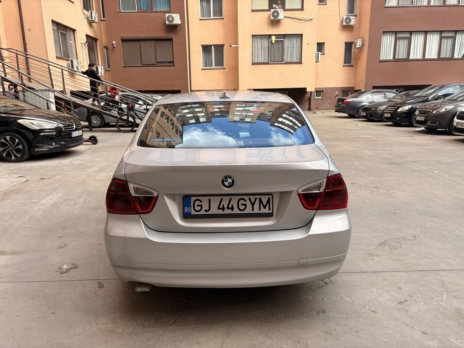 vând BMW seria 3 2005