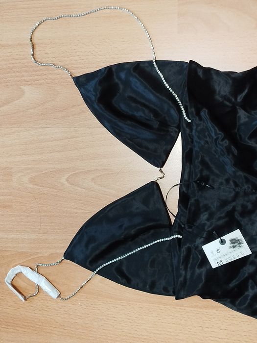 Официална рокля с презрамки с прешити камъчета