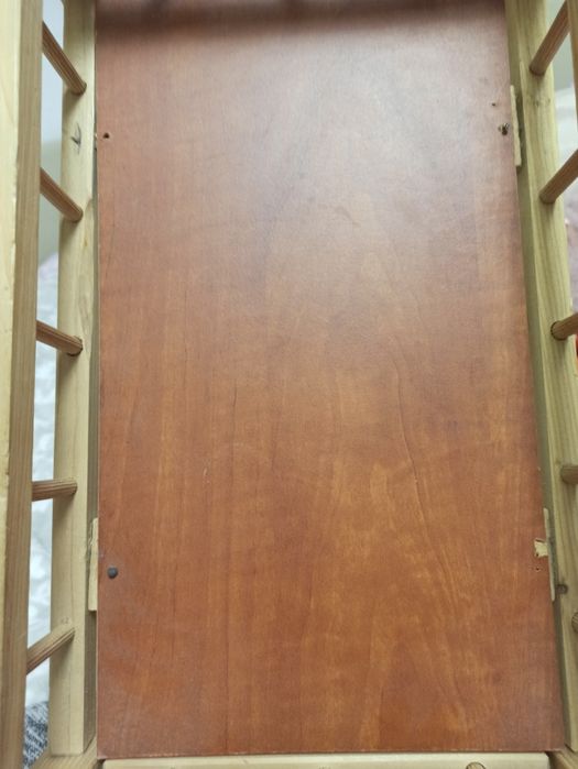 Vând pat din lemn pentru papuși