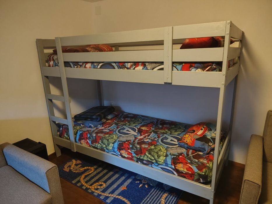 Pat supraetajat Ikea cu saltele și toper dormea inclus