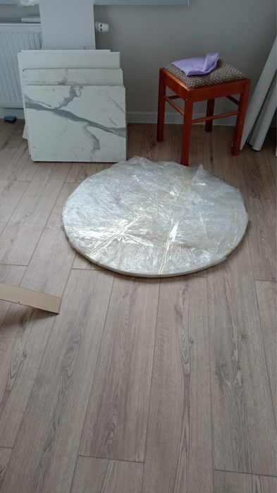 Продаётся новый обеденный стол без стульев