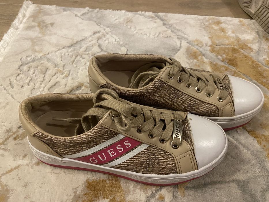 Adidasi Guess  marimea 36