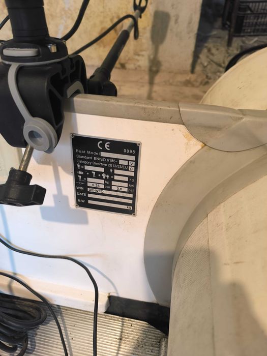 Продавам Лодка Зандер330 може бартер за лодка за захранка Ивайло