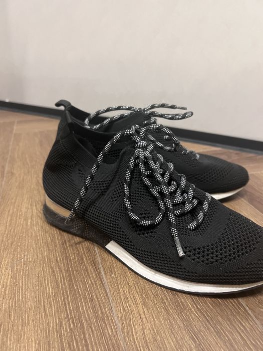 Кроссовки женские