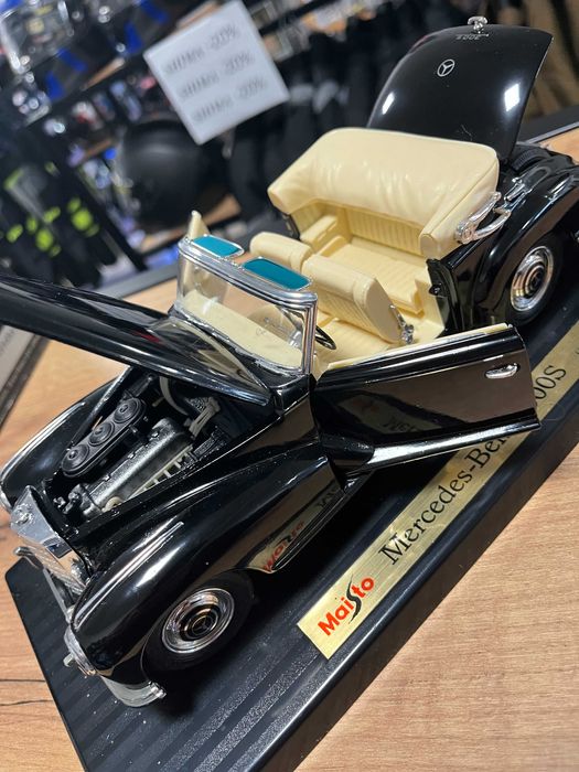 Метален  колекционерски модел MERCEDES-BENZ 300C 1955 г. 1:18 мащаб