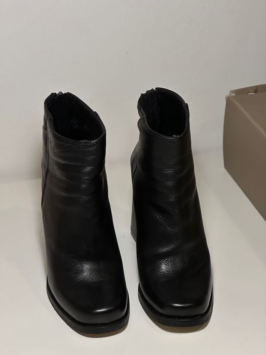 Botine negre BATA din piele