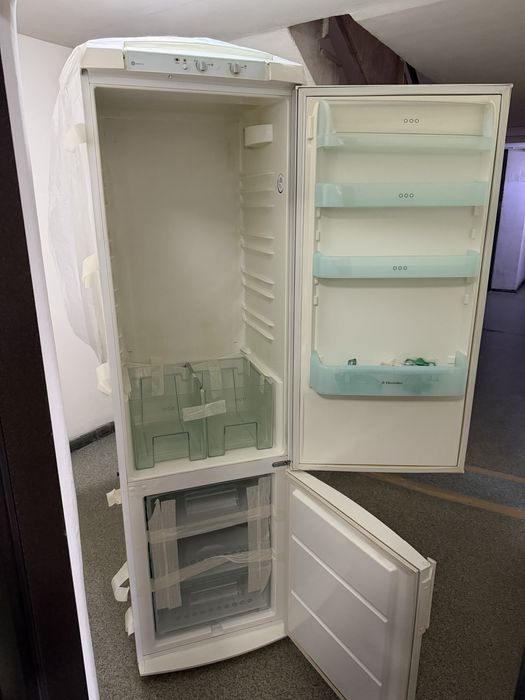 Frigider ( combina frigorifica) Electrolux