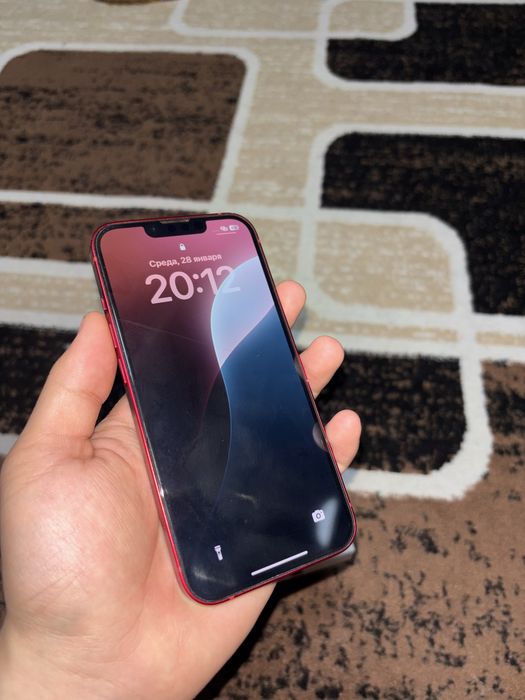 Iphone 13 в красном цвете