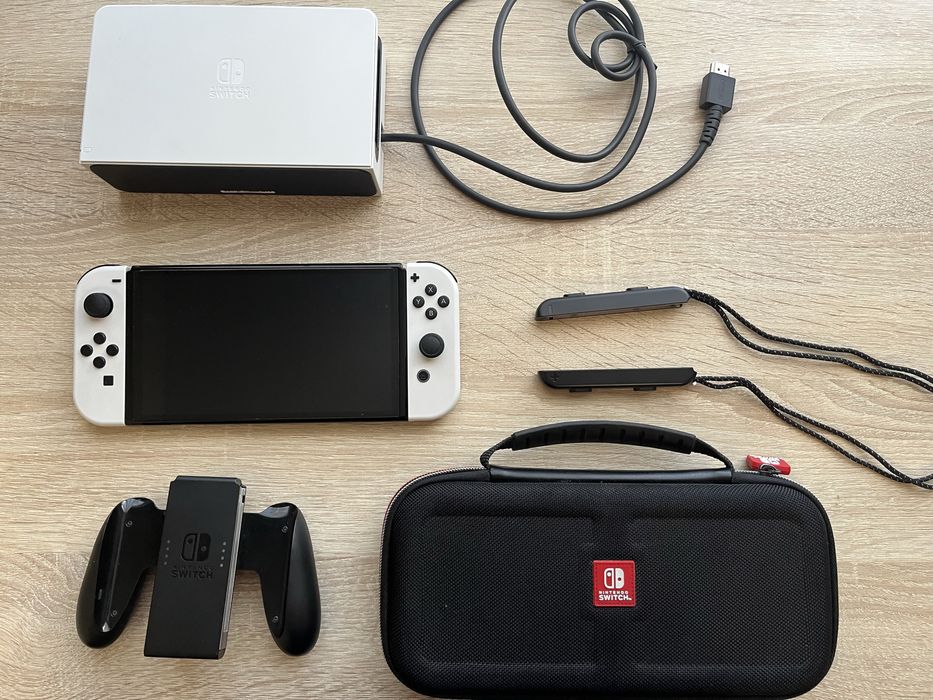 Nintendo Switch OLED с калъф