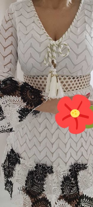 Ефектна Бохо Рокля с
Дантела и Широки Ръкави