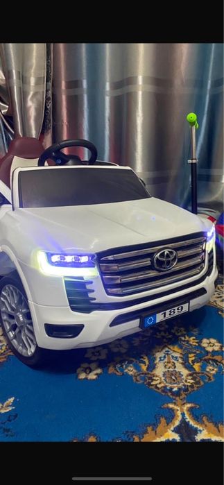 Продам машинку детскую