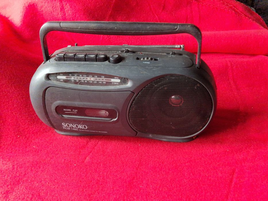 Radio casetofon  .