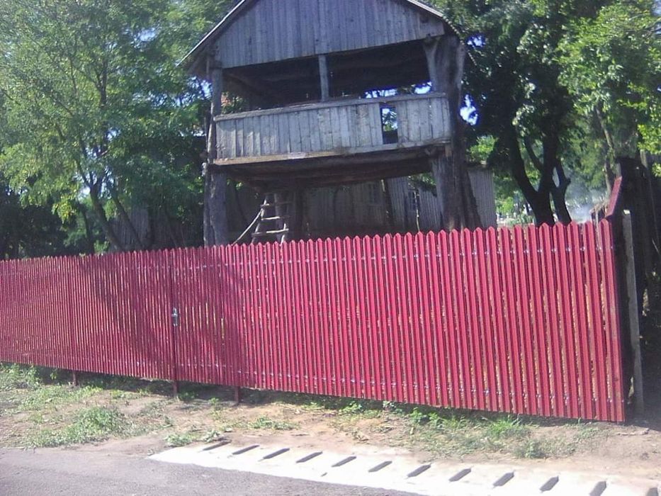 Garduri din sipca metalica, panouri stil jaluzele, tabla, plasa si BCA