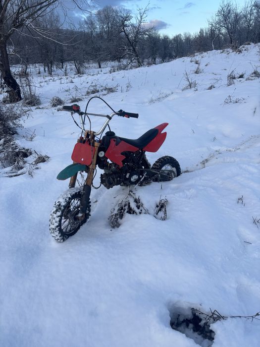 Vând motocicletă Cross 125, cadru mediu, în stare foarte bună