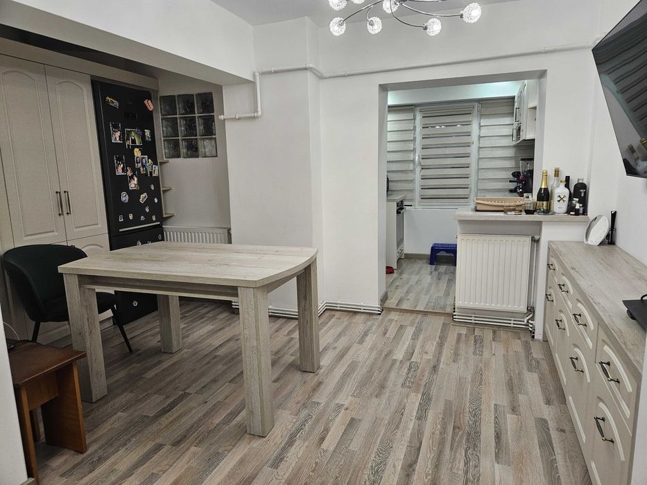 Apartament cu doua caamere transfomat in 3 Ultracentral  / Casa Cartii