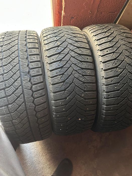 Продам шины зимние на 17 по 15000