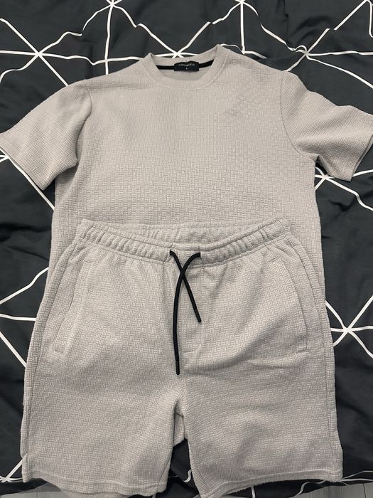 vand compleu gri in stare perfecta